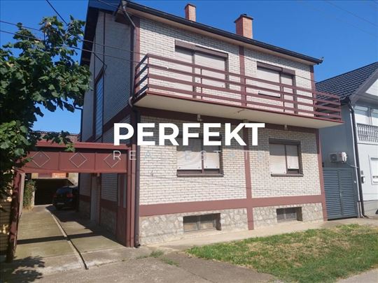 Starčevo, spratna kuća, 4 etaže na 4,8 ari placa