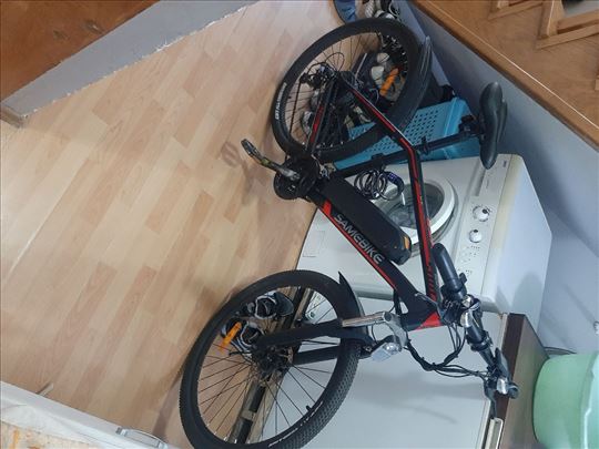 Iznajmljujem nov električni bicikl