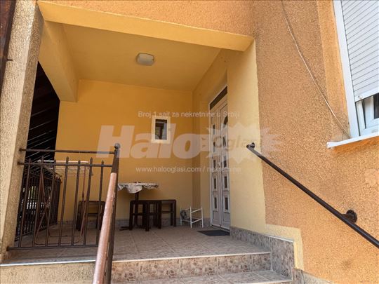 Namešten stan od 70 m2 