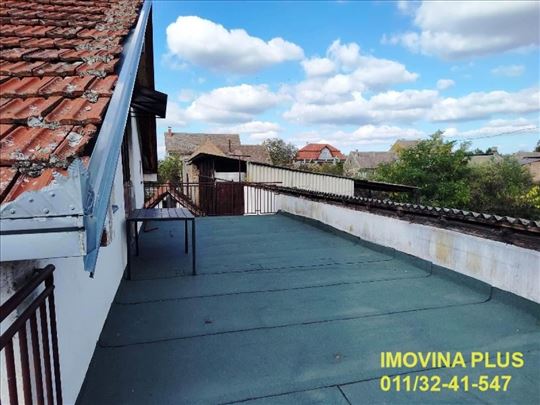 Ovča - kuća u centru