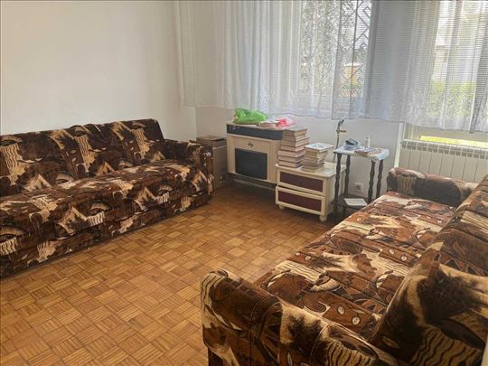 Petlovo brdo, Jagodinska, 56m2+dvorište+podrum