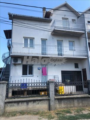Stan i lokal u u privatnoj kući -Batajnica(Zemun)