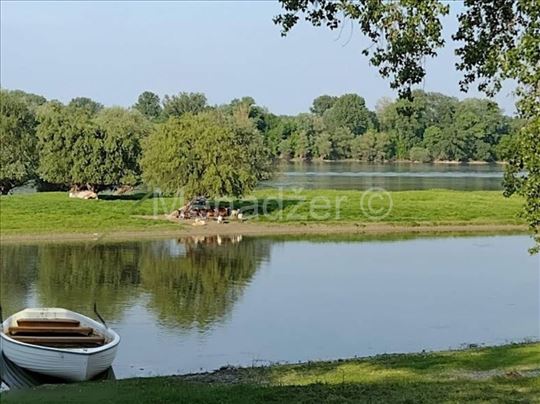 Stari Slankamen, građevinski plac 17 ari okrenut k