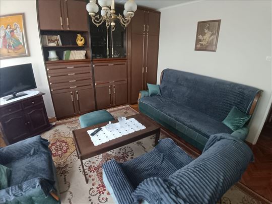 Tesla, namešten stan od 50m2.