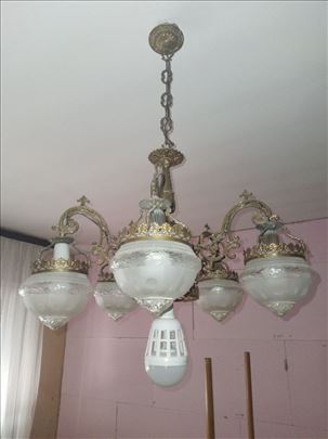 Mesingani luster preko 60 godina star