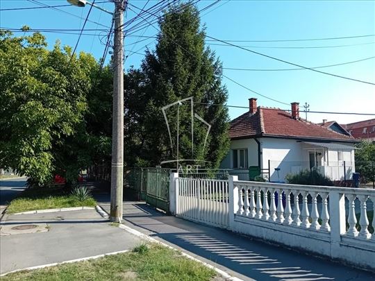 Najbolja lokacija, cela kuća i dvorište ID#11836
