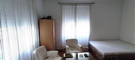 Taš, stan za pp, kancelarije, ordinacije i sl..