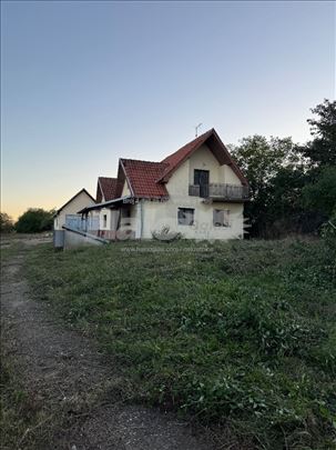 Kuća + 40 ari voćnjak + garaža. Obrenovac-Dren