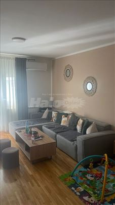 Na prodaju stan, 65 m2, početak Ledina, kod Granda
