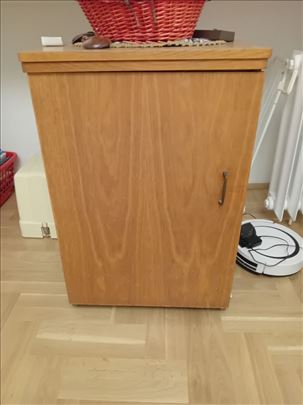 Prodajem kabinet