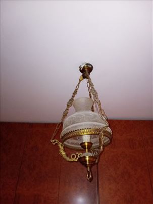 Prodajem luster