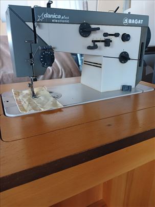 Šivaća mašina Bagat Danica elektronik,odlicno sta