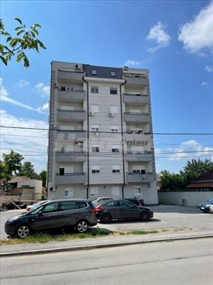 2.5 Stan Borča, ulica JNA, 59 kv, 3 sprat, lift.