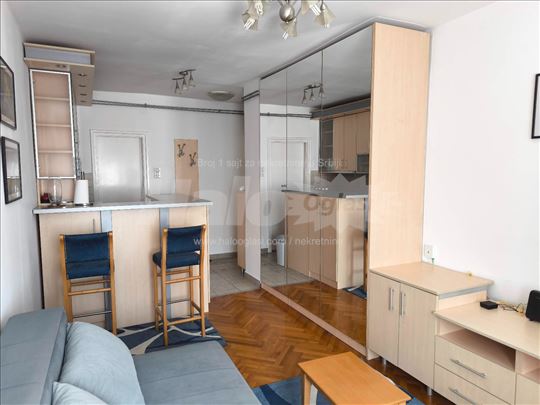 Garsonjera, Vračar, Kalenić