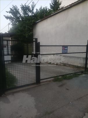 Izdajem parking mesto Djeram 20 m2
