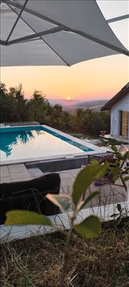 Kuća sa bazenom 121m2, na 16ar,Mali Požarevac
