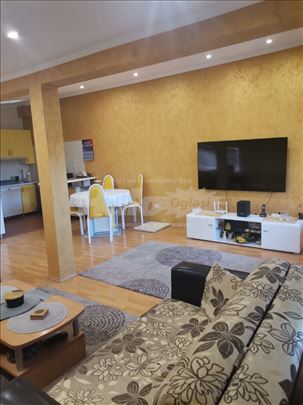 Kuća sa poslovnim prostorom - Dušanovac