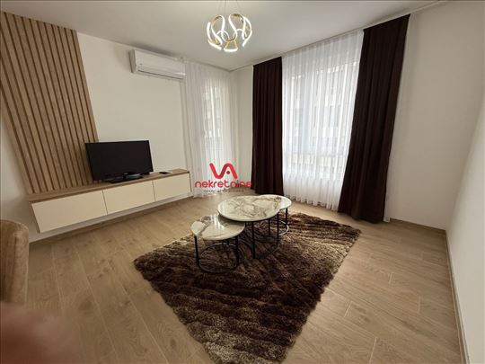 Lep Trosoban Stan, Potpuno Opremljen, sa Garazom