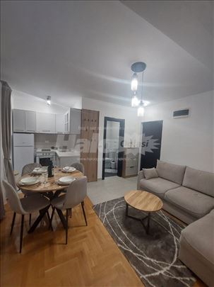 LUX stan na Karaburmi 35 m2