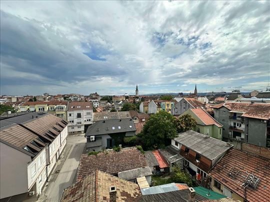 Odličan jednoiposoban stan u Centru 