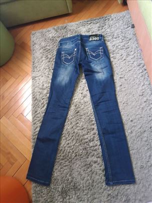 Prodajem nove ženske farmerke