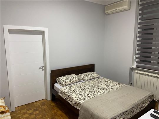 Stan U Knez Mihailovoj Bez Provizije