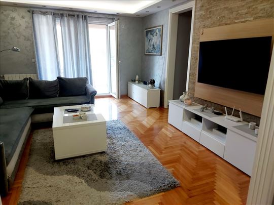 Vojna zgrada, 122 m2, renoviran