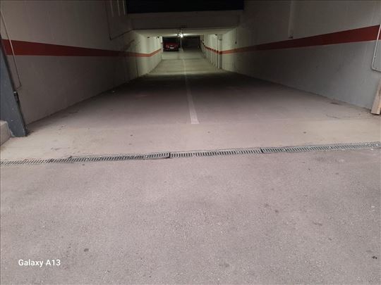 Garazno mesto, 16m2, luks zgrada Dravska 6