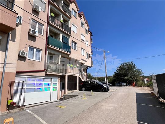 Poslovni prostor 290 m² – Mitrovo brdo, Generala Đ