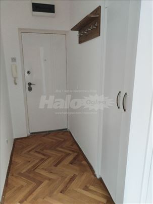 Renoviran svetao  jednosoban na odličnoj lokaciji