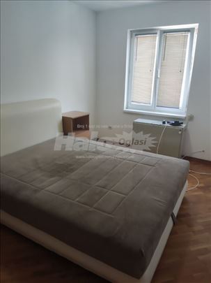 Izdajem namesten dvosoban stan 56m2 u zgradi