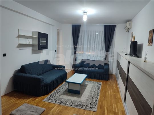 Izdajem stan od 50m2 u Vojvode Vlahovic 1