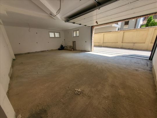 Izdavanje garažnog boksa 50m2 - Čubura