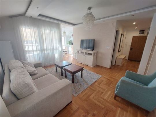 Lep 3.0 stan na Dorćolu, parking, ID 3846