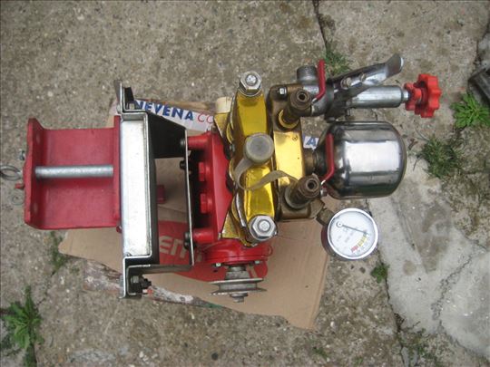 Pumpa za hondu motokultivatore sa nosačem 