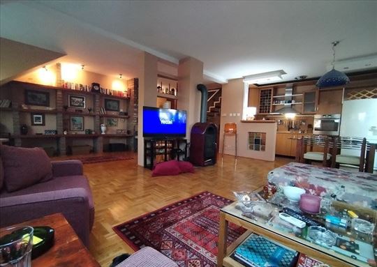 4.0 stan sa 2 garažna mesta
