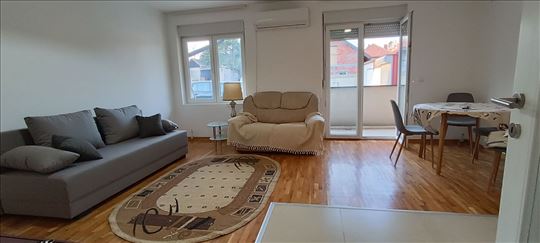 Borča -dvosoban namešten stan -52m2 -dvorište 
