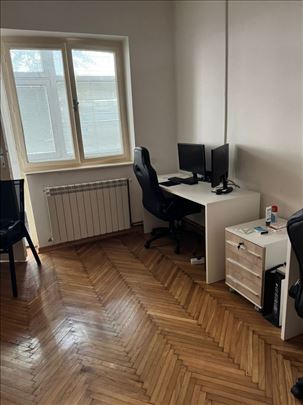 Četvorosoban poslovni prostor uz Kej