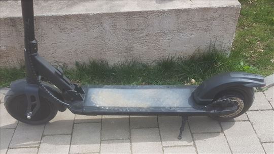 Elektricni trotinet sa dva motora 2x600W kao nov
