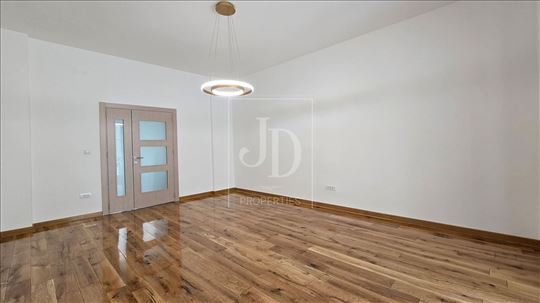 Izdavanje poslovna zgrada Slavija 650 m2,ID 2354