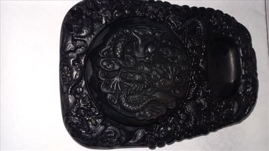 Kameni (inkstone) za mastilo sa motivom zmaja