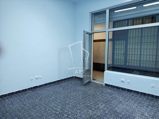 Lokal sa izlogom na ulici,  40m2 na dva nivoa ID#7