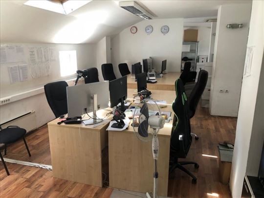 Odličan poslovni prostor 240m2 - Blok 63 (IT, Call