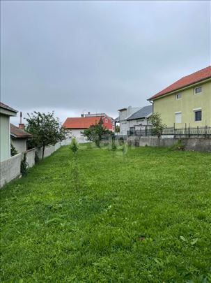 Plac 10.8 ari sa kućom Kumodraž