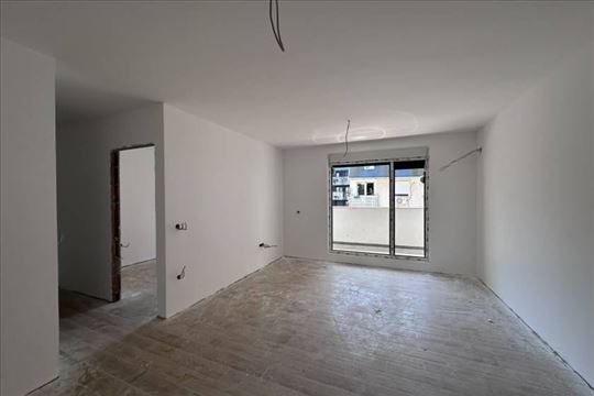 Prodajemo troiposoban stan, nov, Crveni krst, 80m2