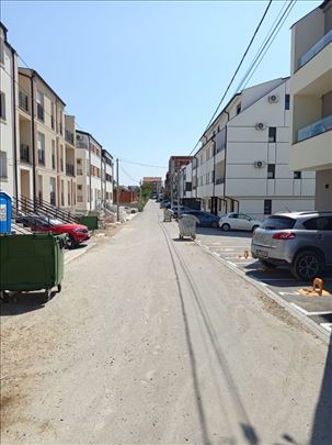 Stan na Ledinama, Surčin