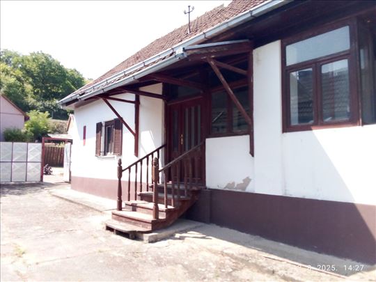 Sviloš seosko domaćinstvo 274m2 HITNO!
