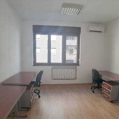 Zeleni venac, za poslovni pr. 66 m2, 4 kanc.