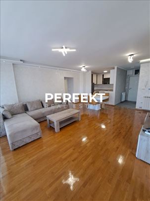 Centar, 90m2, četverosoban, drugi sprat, namešten