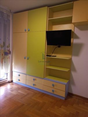 Đeram pijaca, Đuke Dinića, 52 m2
